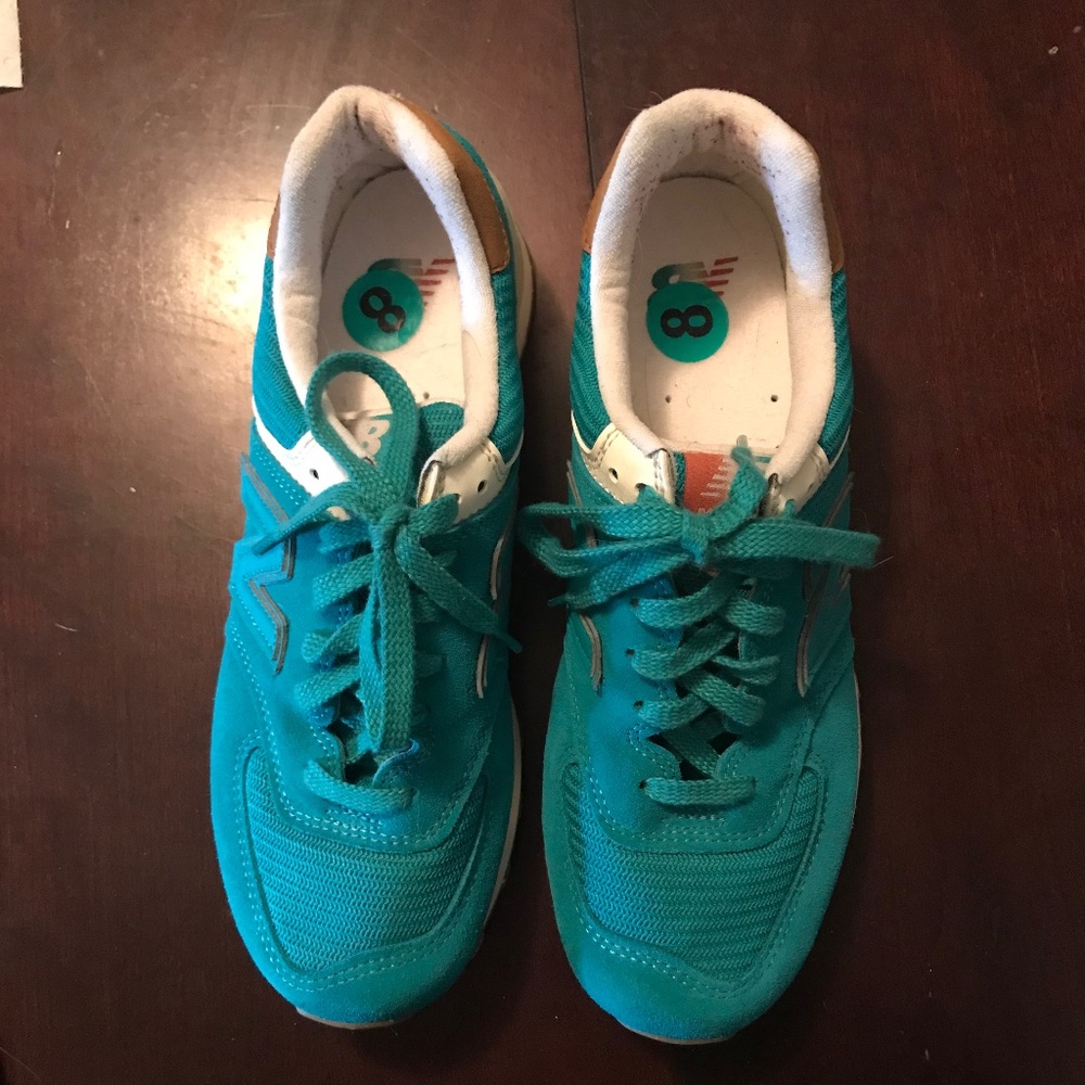 Women’s new balance sneakers